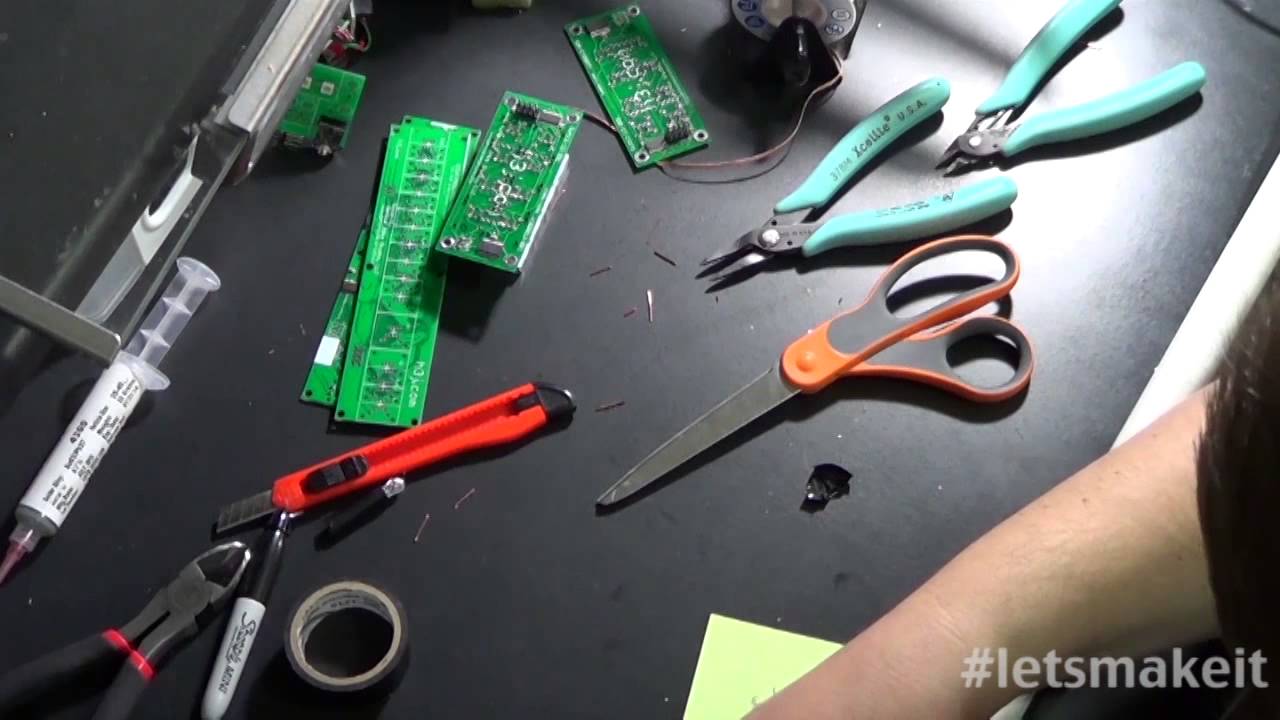 Thumbnail for Building An ADSB Antenna And Using SDR to Watch Airplanes - Let's Make It - Episode 58 - Tech-zen.tv